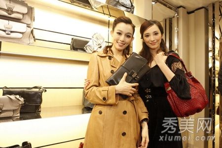 克里斯汀和吴佩慈姐妹喜欢托德的道格手袋
