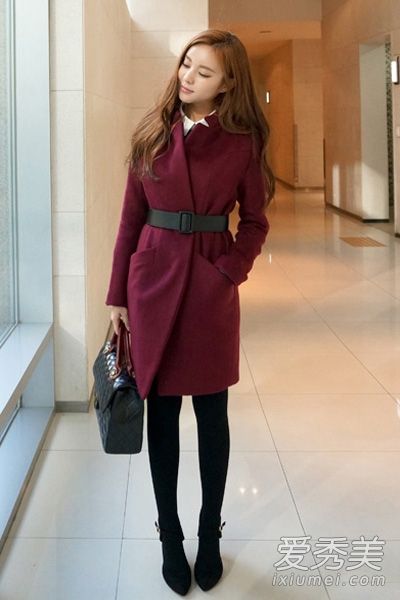 中长外套+打底裤款式新颖，显瘦美腿。