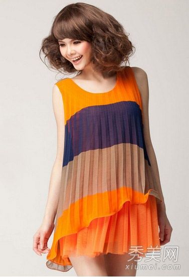 夏季服装搭配图片清新，苗条，美丽。