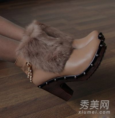 10款冬季最女性化的高跟鞋