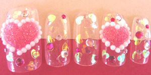 心型美甲将爱从指尖传递给他