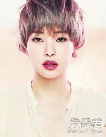 2015年最新的女孩短发展示了春夏最流行的发型