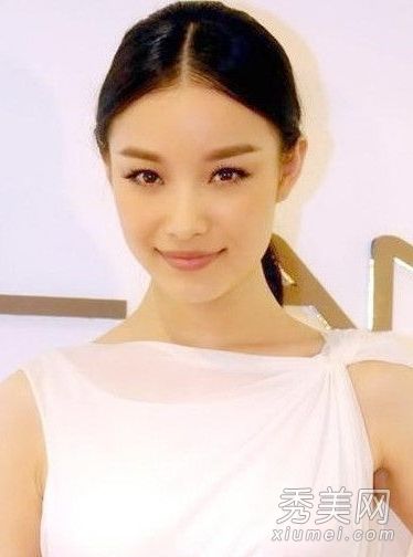 妮妮·林心如女演员五月份的最新发型注重清新和优雅