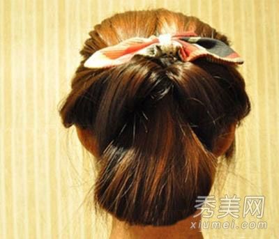 简单的韩式发型设计在工作场所打造优雅发型的步骤
