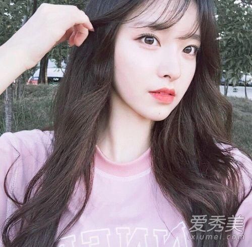 什么发型适合女大学生?长发+波浪是最美丽的
