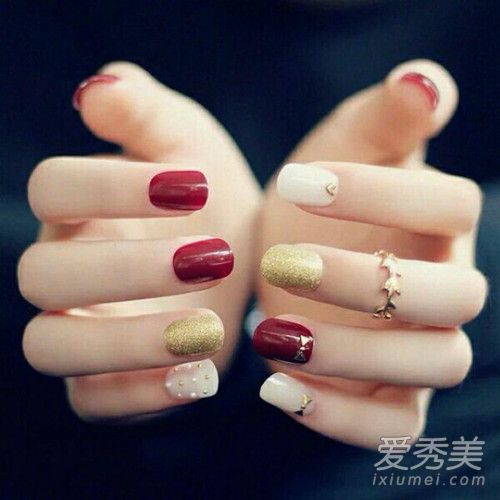 哺乳会使指甲吗？哺乳使指甲对宝宝有影响吗