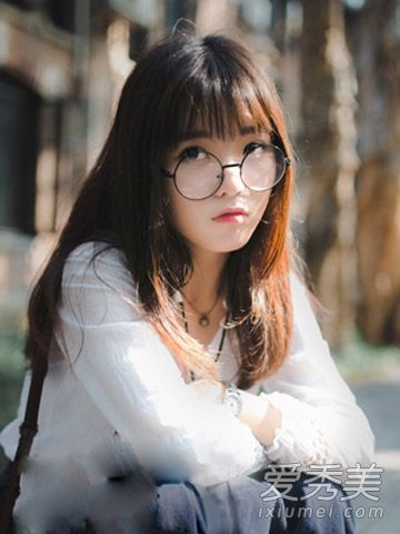 简单发型的女孩是2015年最漂亮的。