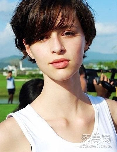 一个大脸盘的女孩适合什么发型?10种发型和一张瘦脸
