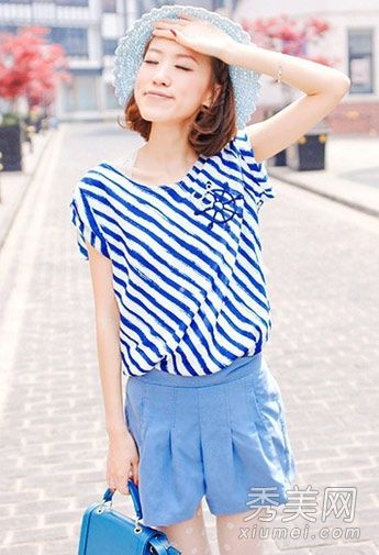 八件新的蓝色夏装很受欢迎