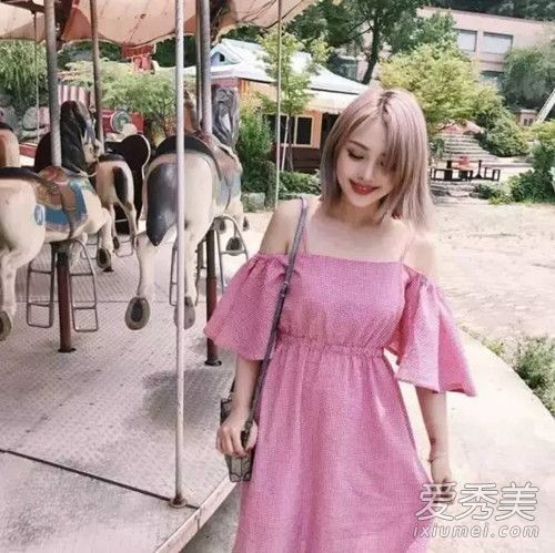 下半年流行的发型:渐变亮点+略微卷曲的头发