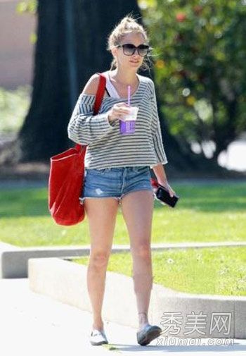 名人秀穿妮可的模特152厘米高