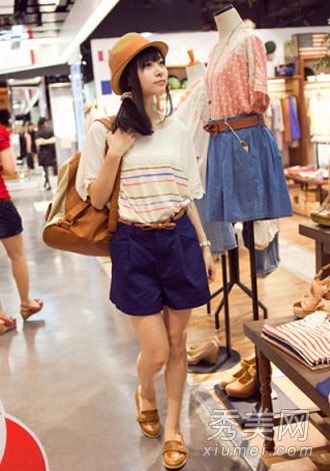 甜美、漂亮、能降低年龄的服装将被出售到底。