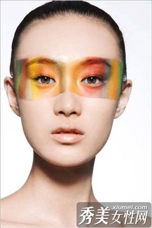 注意!精心的眼部化妆和不适当的清洁容易导致疾病。