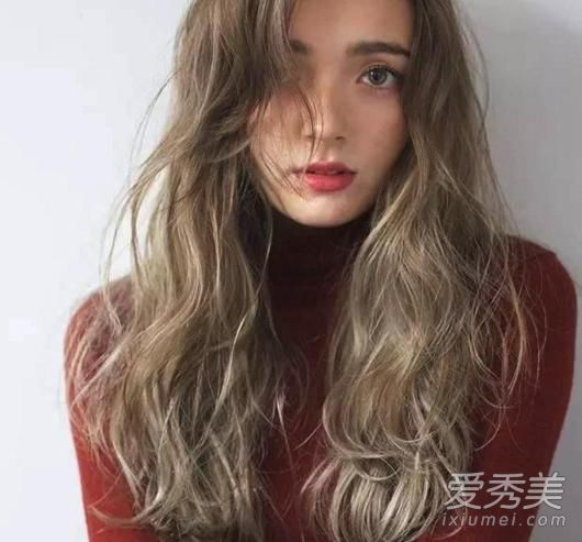 发型设计与脸型匹配:2017流行“懒”空齐卷发,美得令人窒息!