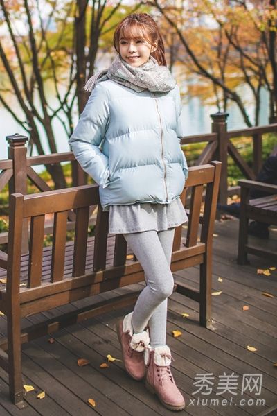 粉色棉袄配圣诞约会礼服