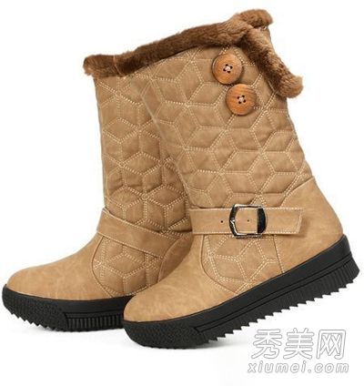 雪地靴是御寒的首选。这些在今年冬天有售。