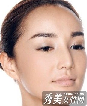 打造干净无瑕的粉底,让肌肤自由呼吸。