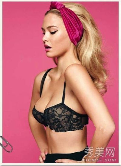 36D奶神大战金发美女模特性感内衣秀