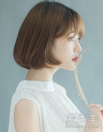 收集最帅气的街头造型和最新流行的韩国女孩发型图片。