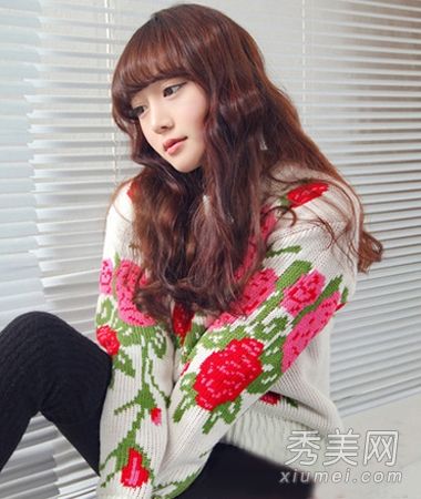 方脸适合什么发型?长卷发和变脸女神