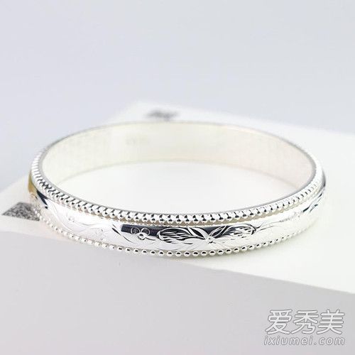 左手戴银手镯不吉利吗？左手或右手戴银手镯更好吗？