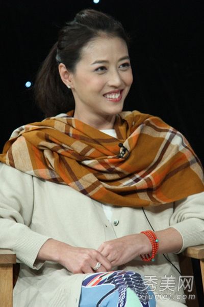 寒风袭来时,星星们系上围巾取暖。