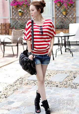 夏季服装中的新款百搭t恤极具个性魅力