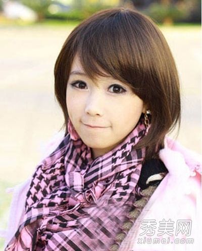 女孩的摇头发型设计适合大脸型和长脸型的女孩。