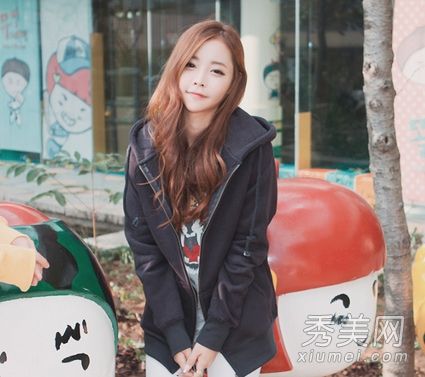 变单调的直发,迷人的、甜美的长卷发,超级漂亮