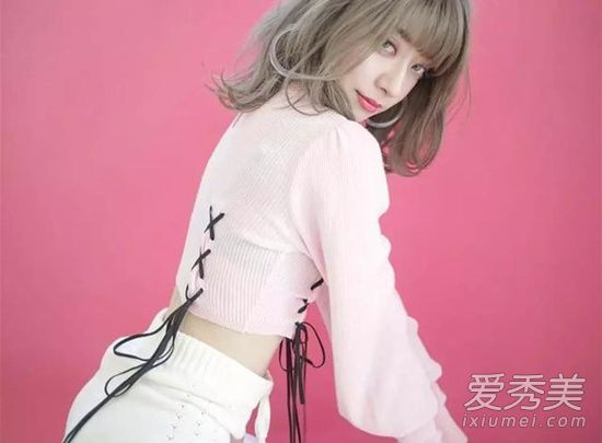 建议卷发在2018年夏天仍然能撑起半边天。