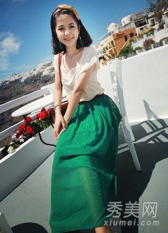 夏天外出时，穿雪纺+长裙非常引人注目。