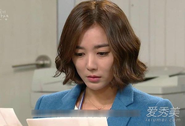 吃点零食吧!这就是韩剧女主角的短发是如何被熨平的。