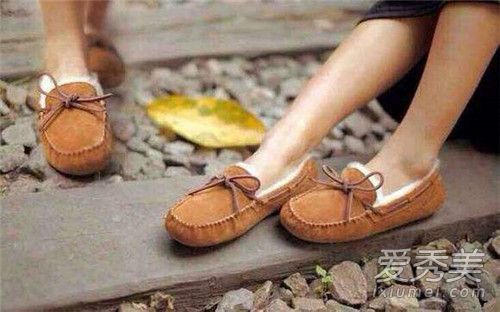 如何清洁豆鞋领结方法