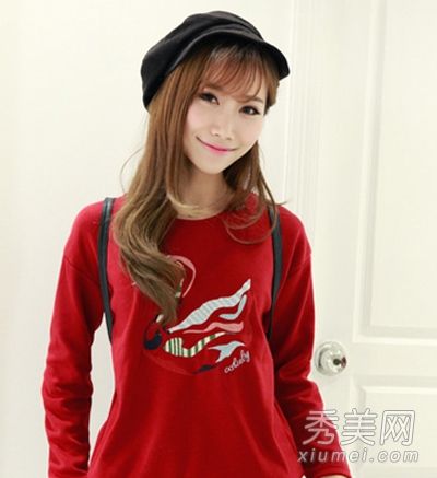 长脸女孩适合刘海整齐、面部修剪甜美的发型。
