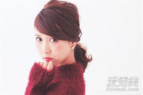 自己动手扎马尾辫。公主的前4个步骤容易绑好获得好印象