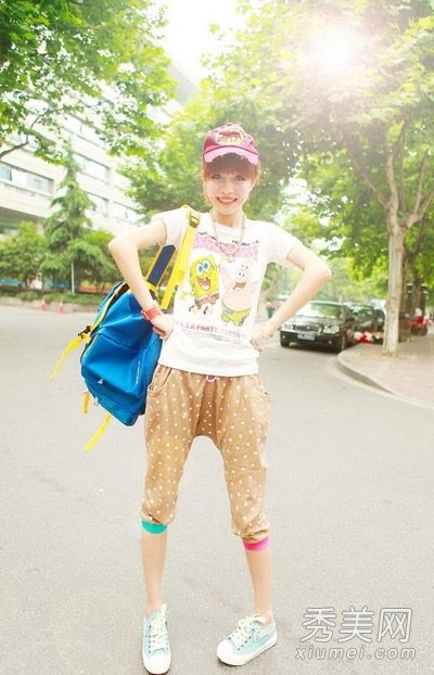 这就是t恤应该穿的方式。它们应该360度薄，没有死角。