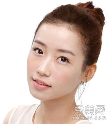 如何绑肉丸头说明马尾很快变成肉丸头。