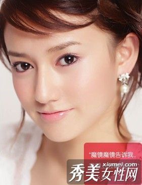 甜美的降龄8步妆给人少女般的粉色感觉