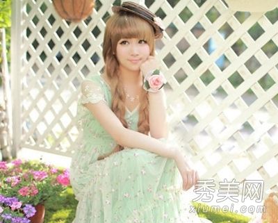 娃娃脸的女孩适合做发型。9种长发让他们看起来很苗条。
