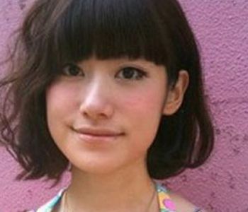 我会教你如何用你的发型衬托出你美丽的大眼睛。