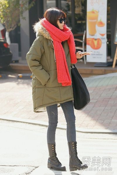 如何搭配军绿色棉衣和牛仔裤就可以了