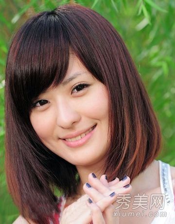 汉字脸型女孩的发型设计短发显示薄塑料V型脸