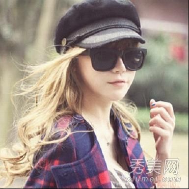 帽子疯狂地搜寻它们一见钟情的美。