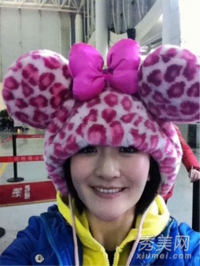 阿达娜娜明星戴卡通帽子卖可爱