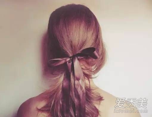 节假日,打个马尾辫。韩式低马尾清新迷人。