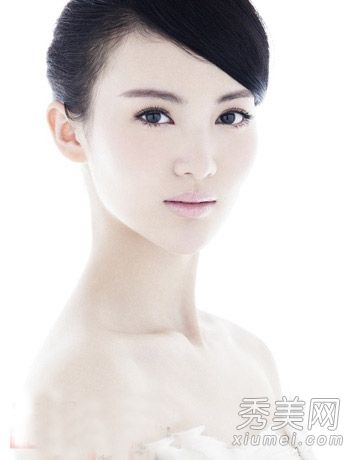 什么发型最明显?小斜刘海修剪手掌