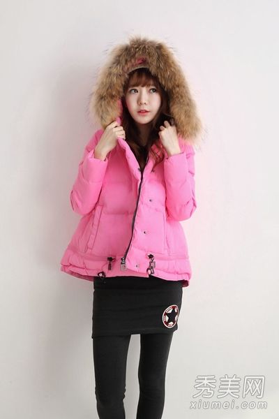 短裙女孩必须搭配短裙来显示身高