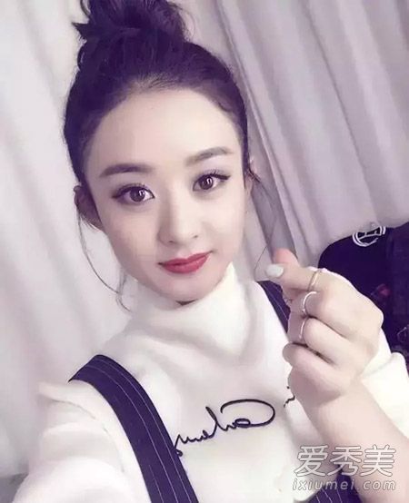 向赵学习冬天打领带球既甜美又有气质!