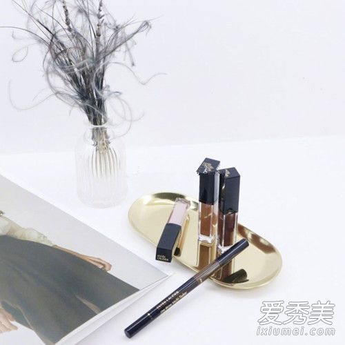 雅诗兰黛液体眼影颜色测试