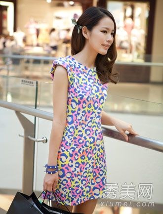 网络正男展示韩国时尚气质